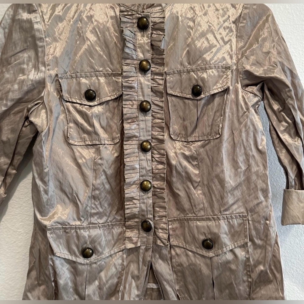 CHICO'S RUFFLE TEXTURE RORY JACKET CHICOS Utility Gold Shiny Jacket - Picture 2 of 5